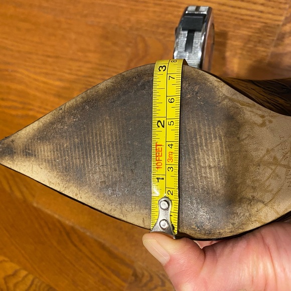 Nine West vintage genuine leather pointy strappy heels with embossed patterns - Picture 7 of 8